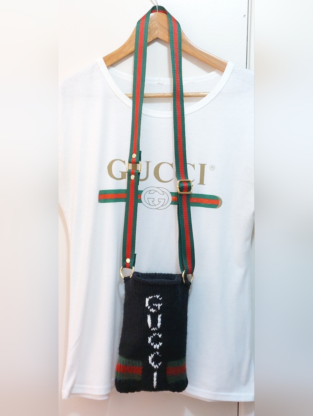 Gucci Black Knit Cellphone Case Front Vertical Logo Green-Red Striped Strap - Picture 4 of 10
